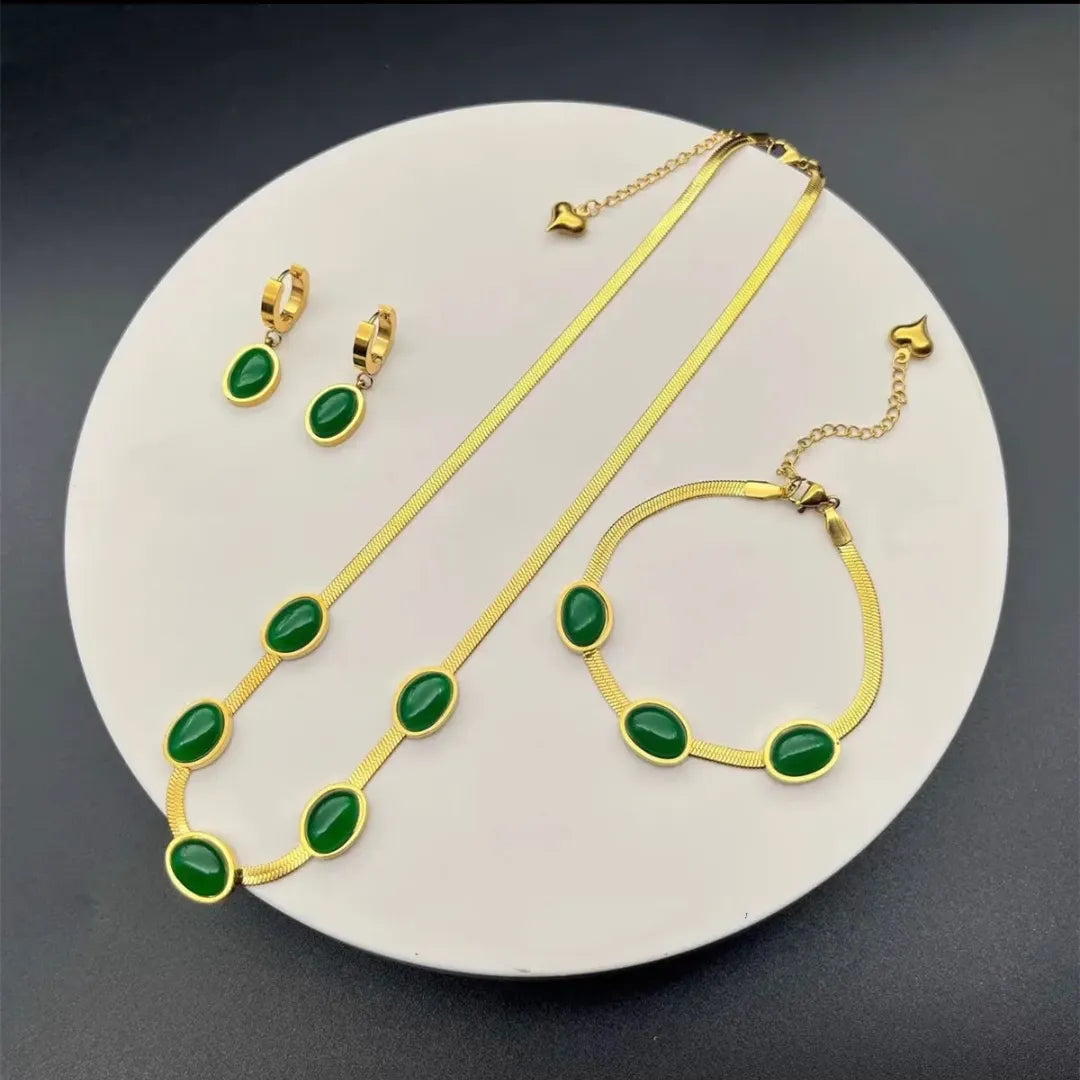 Arlowe Emerald Waterdrop Necklace