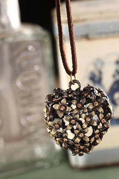 Retro Hollow Out Heart Pendant Necklace