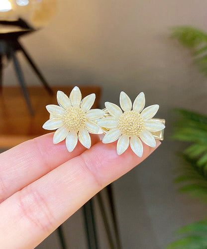 White Copper Overgild Resin Daisy a Pair Hairpin