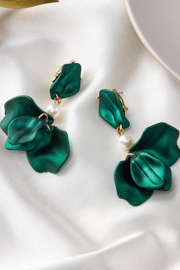 And Heartfelt Flower Pearl Earrings