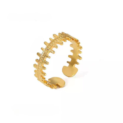 Bailee 18k Pleated Geometric Band Ring