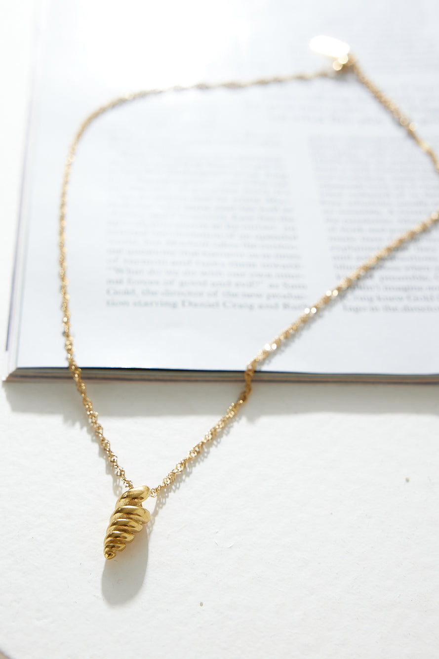 18k Gold Plated by the Sea Shells Necklace Gold