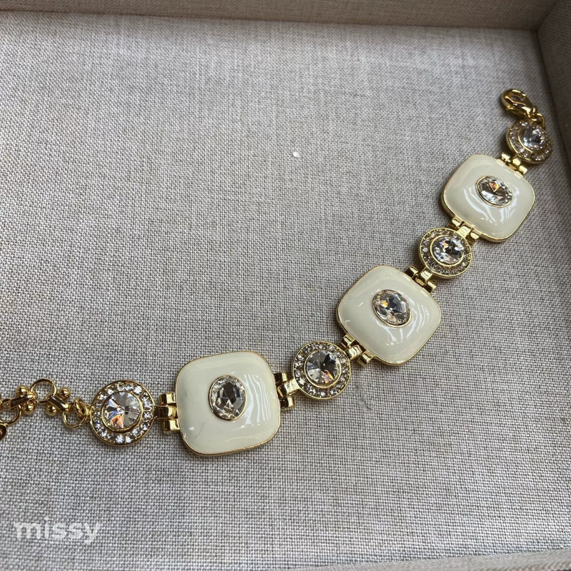 Viona Inspired Jewelry Set