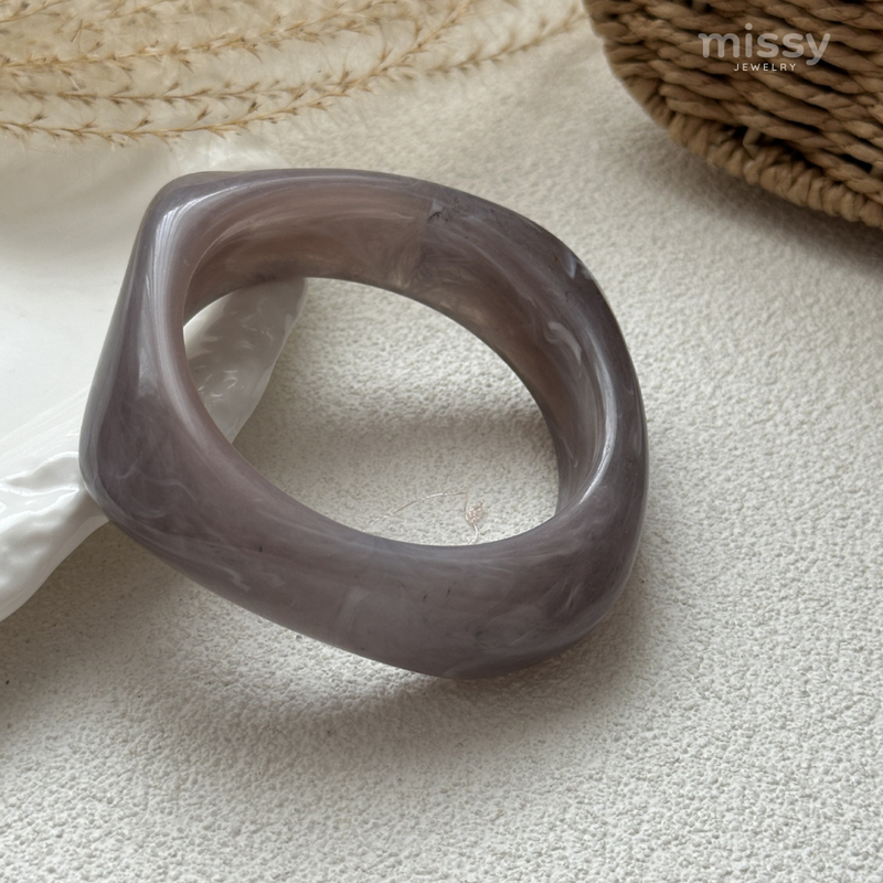 Monroe Sculpted Resin Bangle