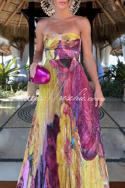Vibrant and Bold Print Sweetheart Neck Pleated Maxi Dress