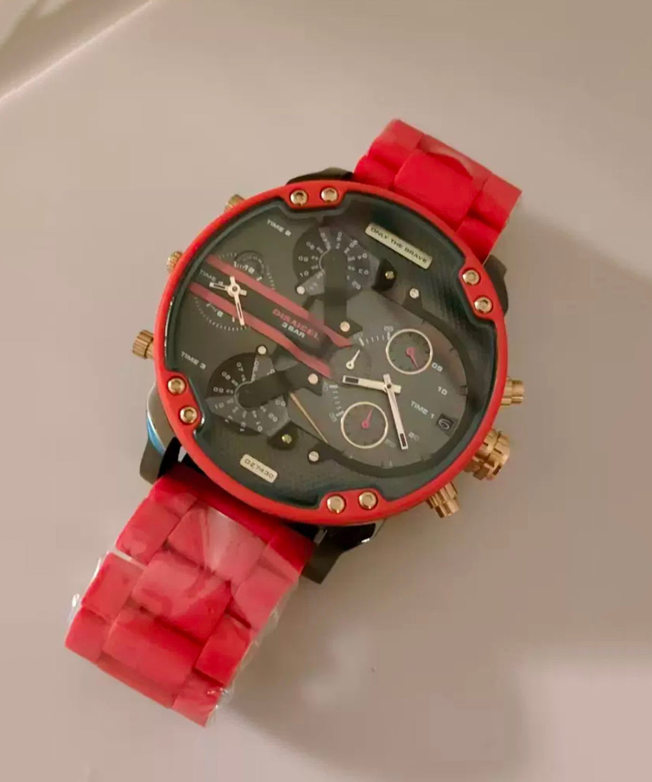 Red Alloy Quartz Movement Hollow Out Watches