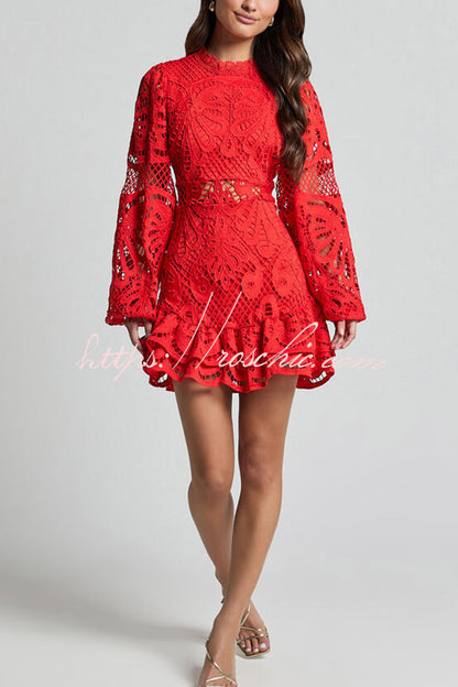 Color Hollow Long-sleeved Waisted Lace Mini Dress