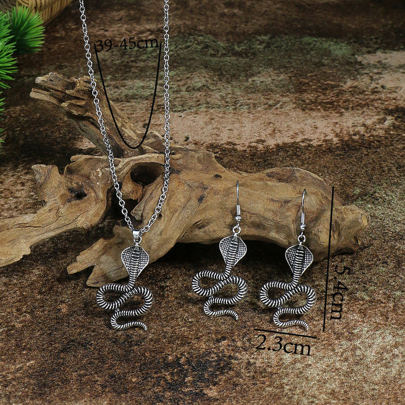 Court Geometric Carved Turquoise Diamond Earrings Necklace Set