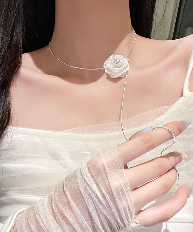 White Alloy Pull-out Pendant Necklace