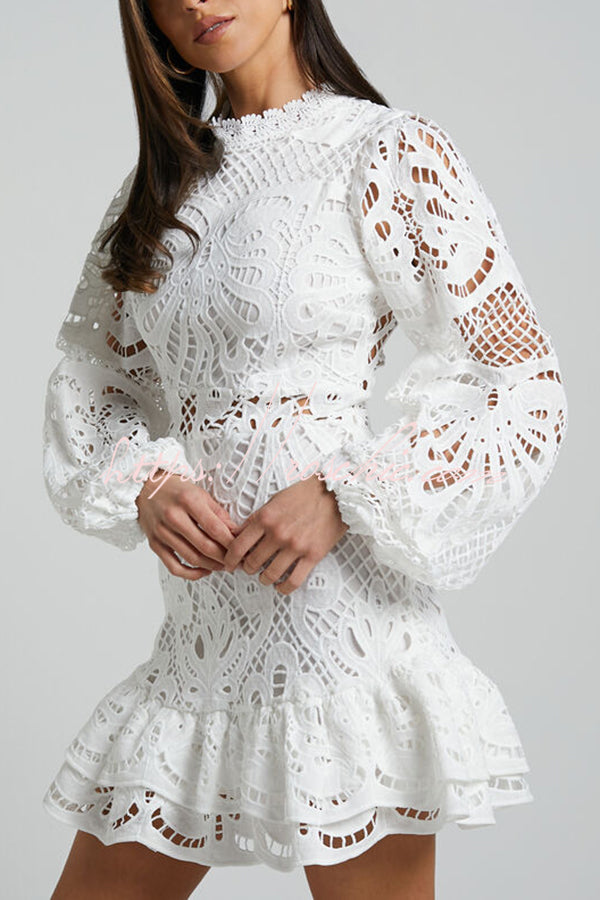 Color Hollow Long-sleeved Waisted Lace Mini Dress