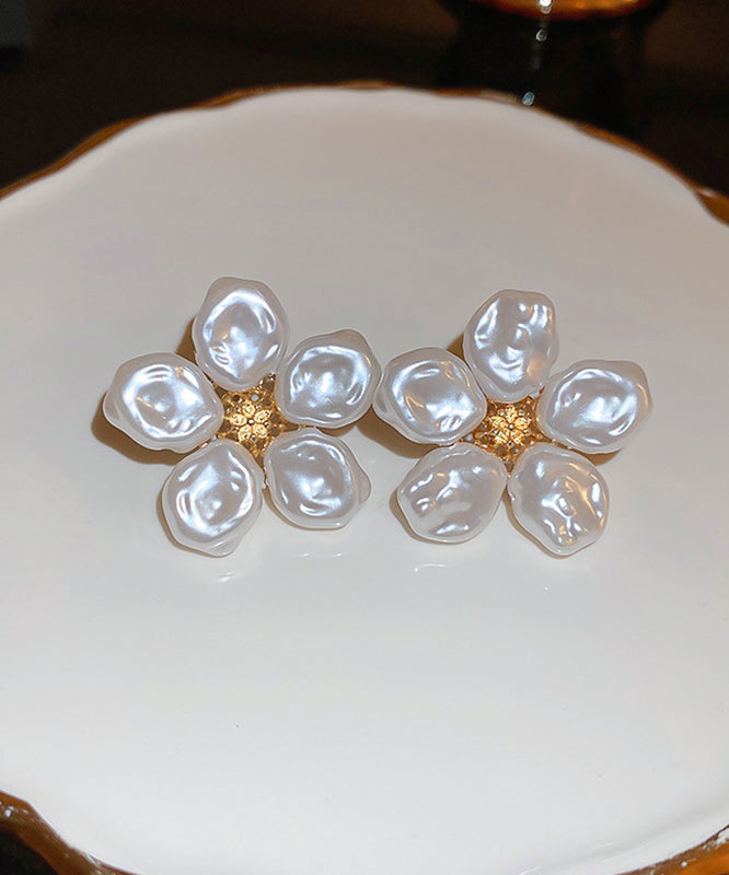 White Alloy Wrinkled Pearl Stud Earrings
