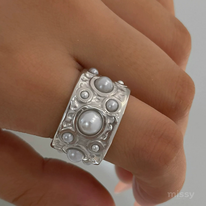 Annelise Statement Ring