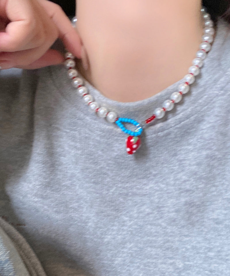 White Alloy Strawberry Pearl Pendant Necklace