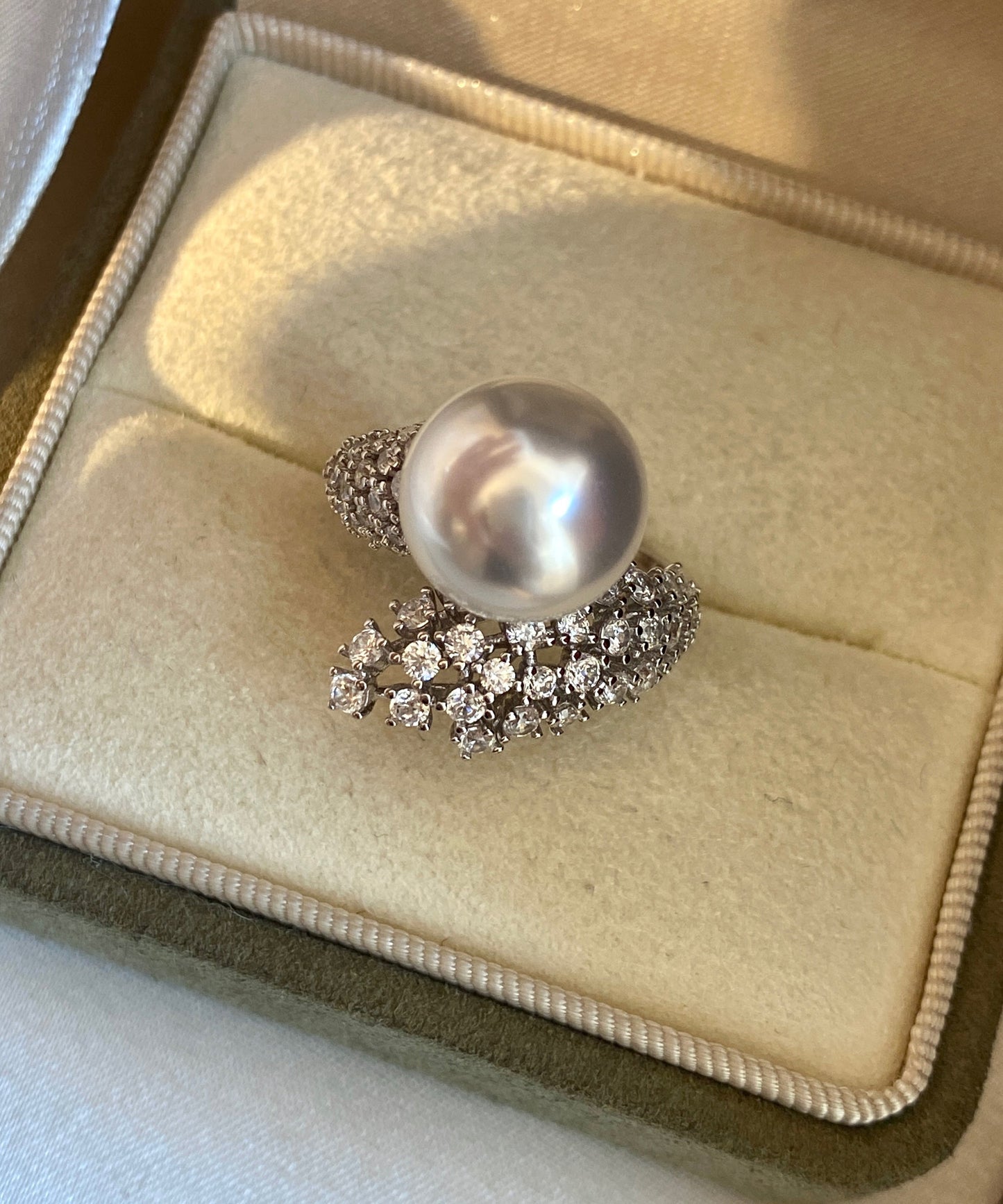 White Pearl Zircon Silver Open Rings