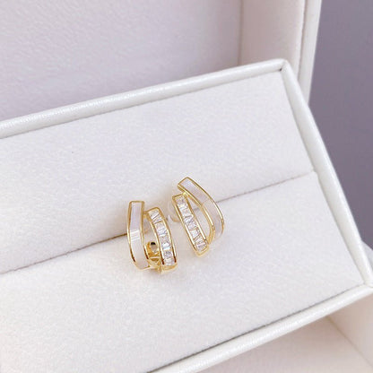 [] Alexa 9 to 5 Earrings