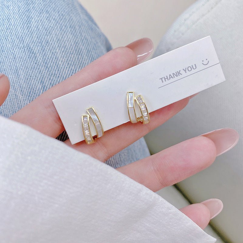 [] Alexa 9 to 5 Earrings