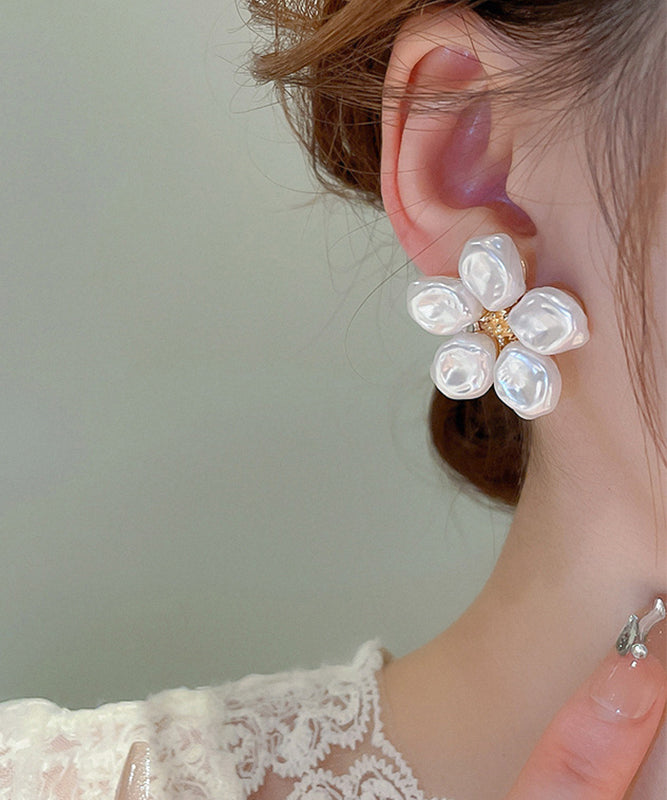 White Alloy Wrinkled Pearl Stud Earrings
