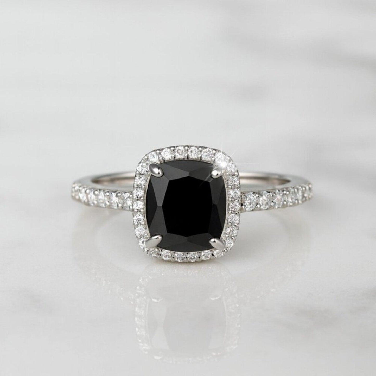 "megg Ring" Black & Silver