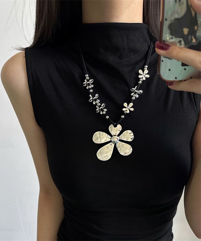 Style Metal Flower Pendant Necklace