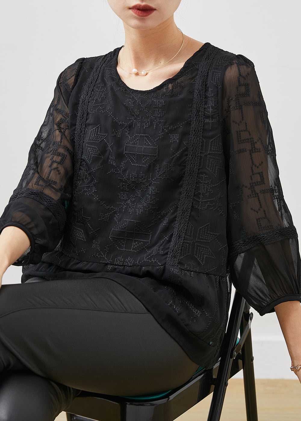 Black Embroidered Tulle Blouse Top Bracelet Sleeve Yu1058
