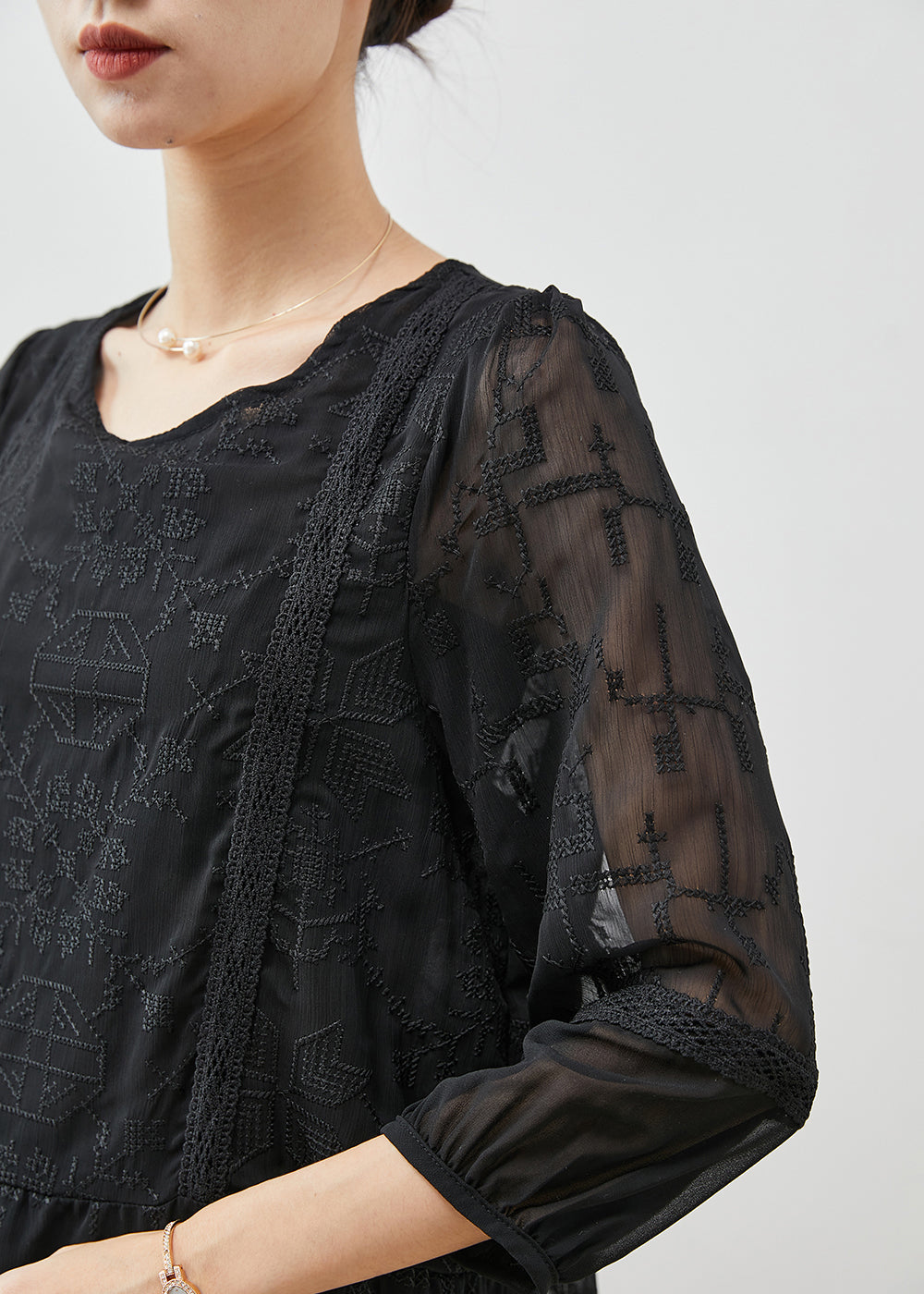 Black Embroidered Tulle Blouse Top Bracelet Sleeve Yu1058