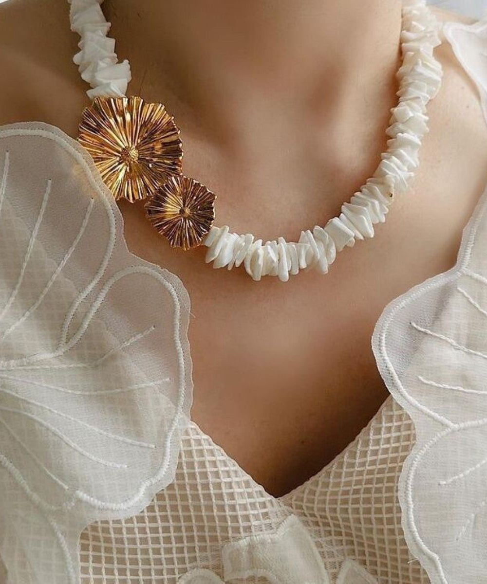 White Alloy Asymmetrical Shell Wrinkled Gratuated Bead Necklace