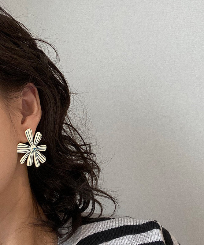 Beige Sterling Silver Asymmetric Stud Earrings Kx1012