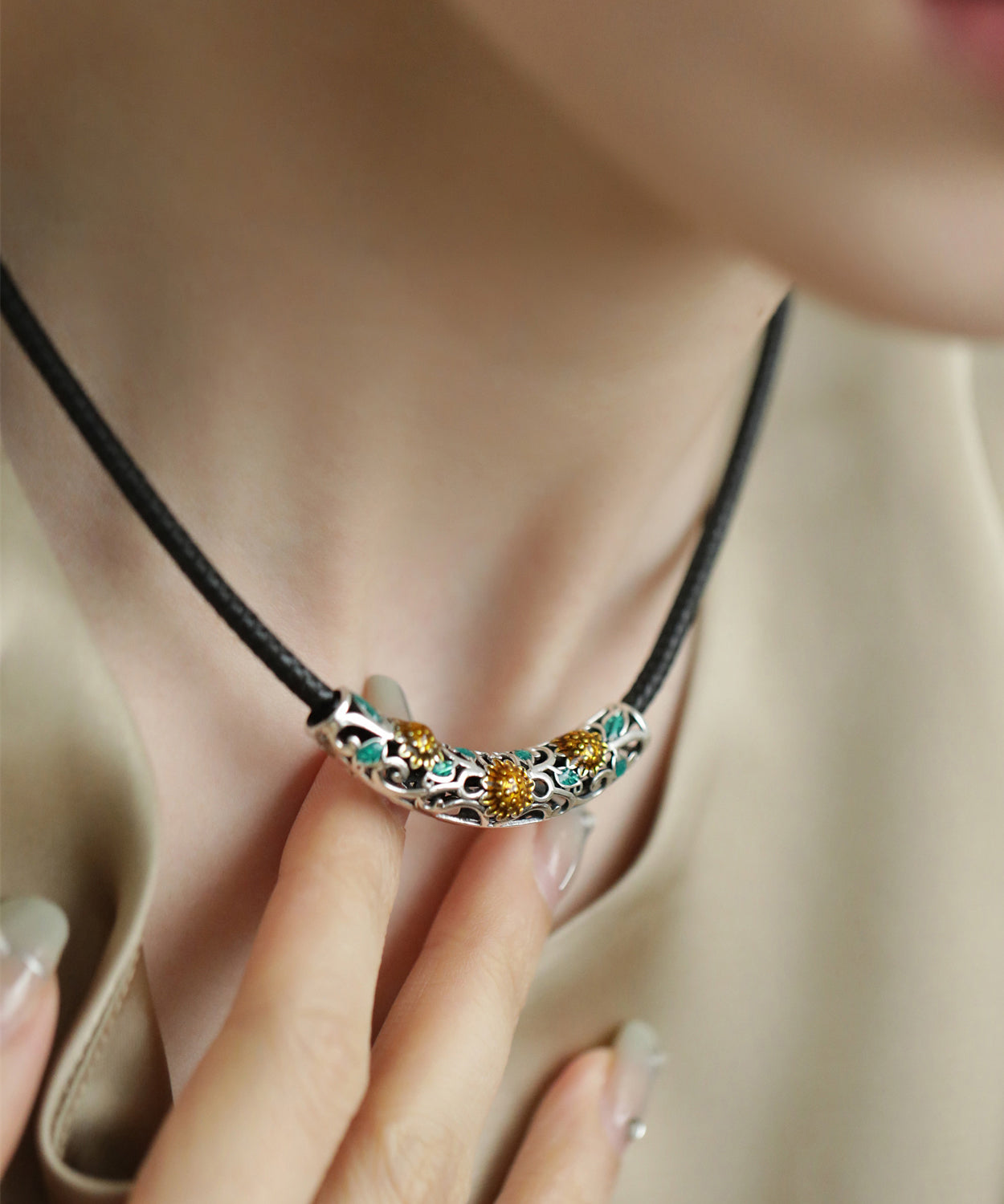 Fine Black Sterling Silver Crystal Sunflower Choker Kx1031