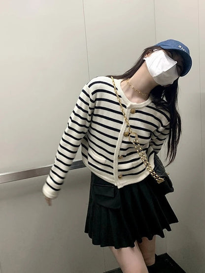 White Black Striped Knitted Female Winter Short Long Sleeve Cardigan