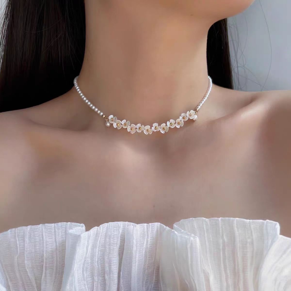 Modern White Alloy Pearl Collar Necklace