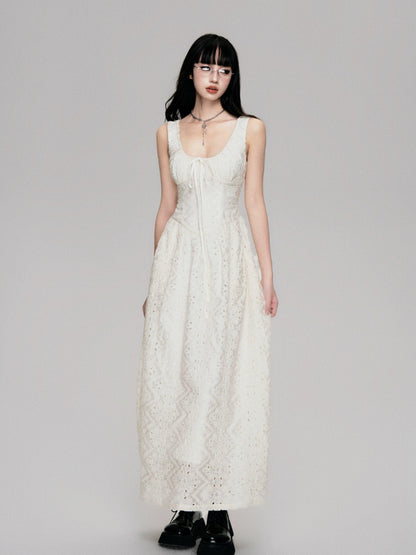 Enchanting Lace Maxi Dress: Romantic Full-length Gown