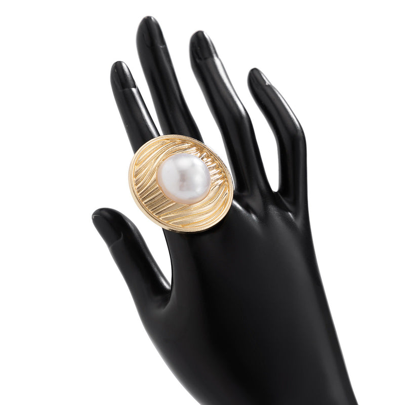 Maybelle Sculptural Pearl Ring