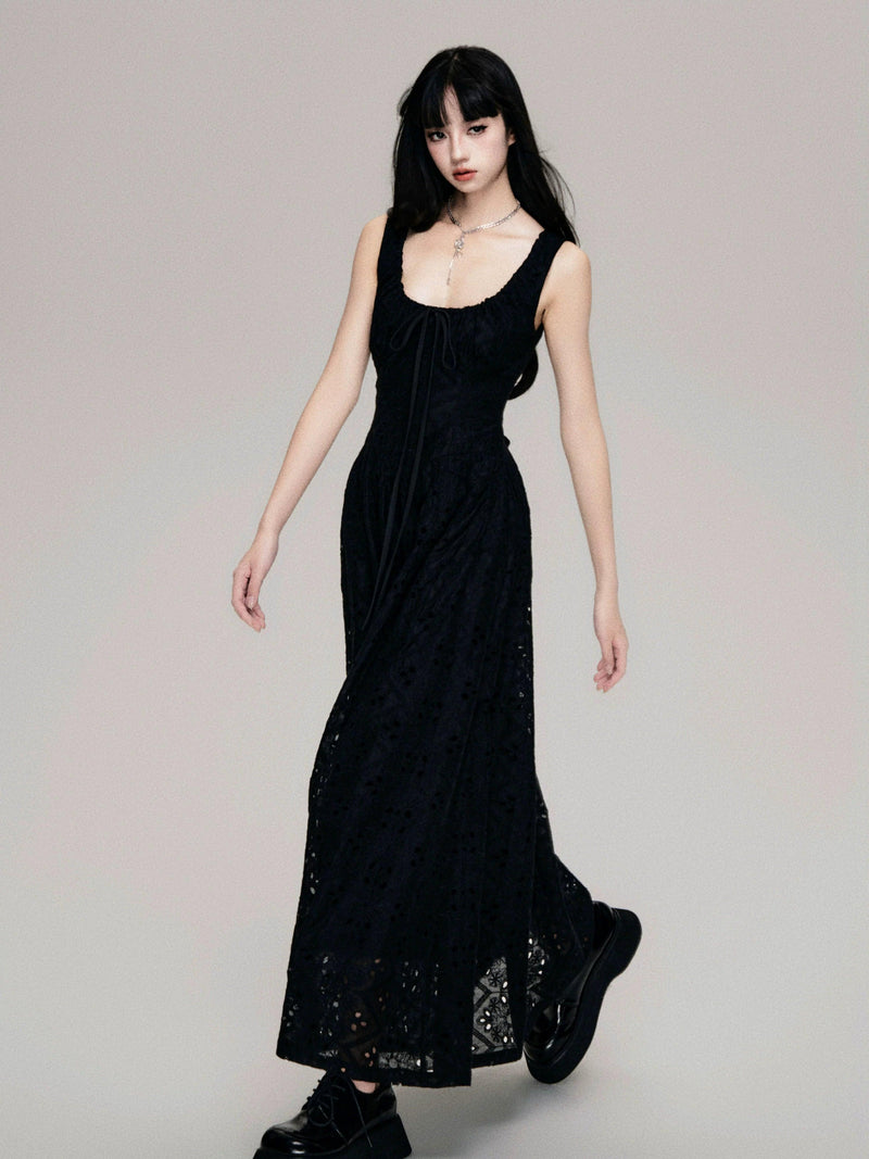 Enchanting Lace Maxi Dress: Romantic Full-length Gown