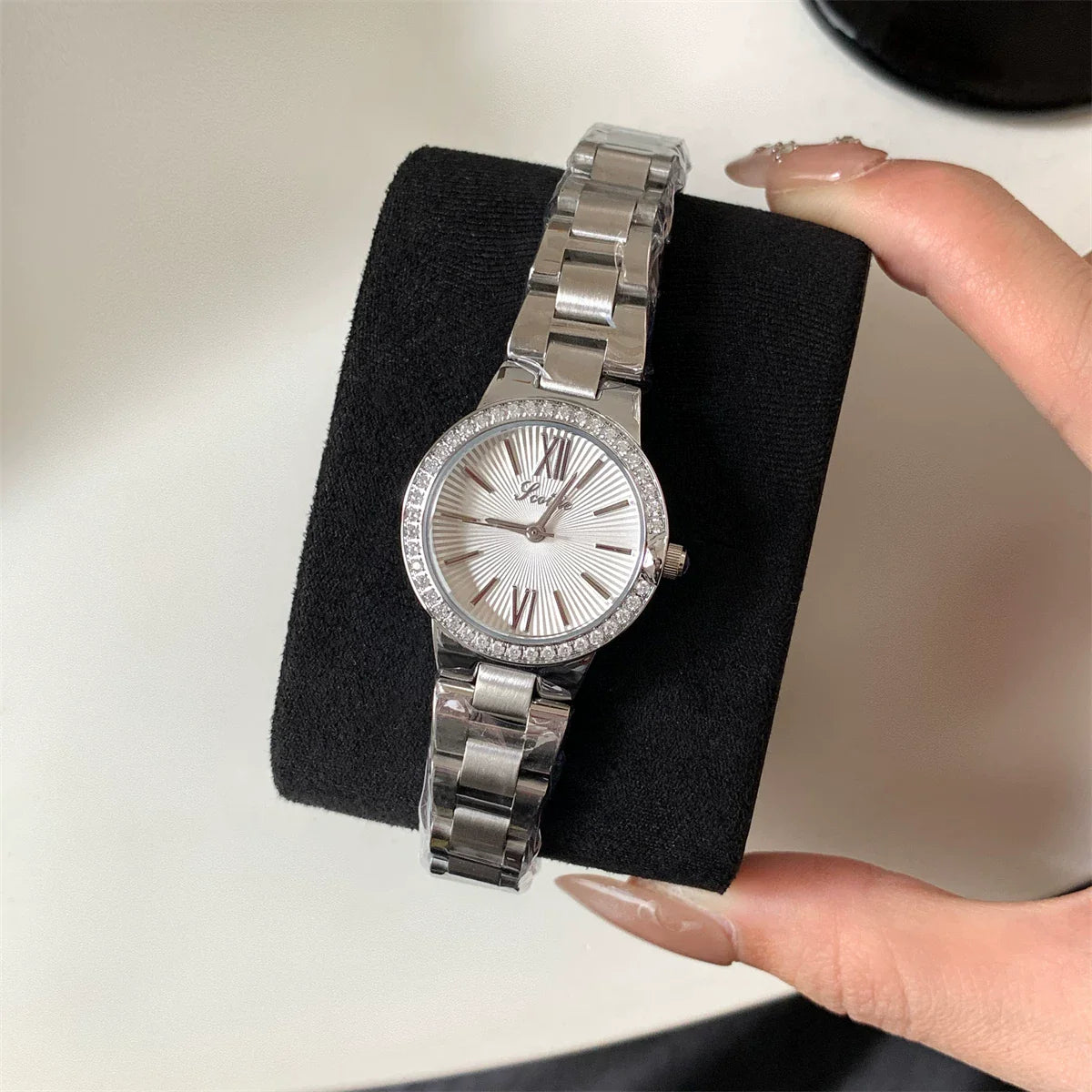 Minimalist Round Dial Bracelet Watch