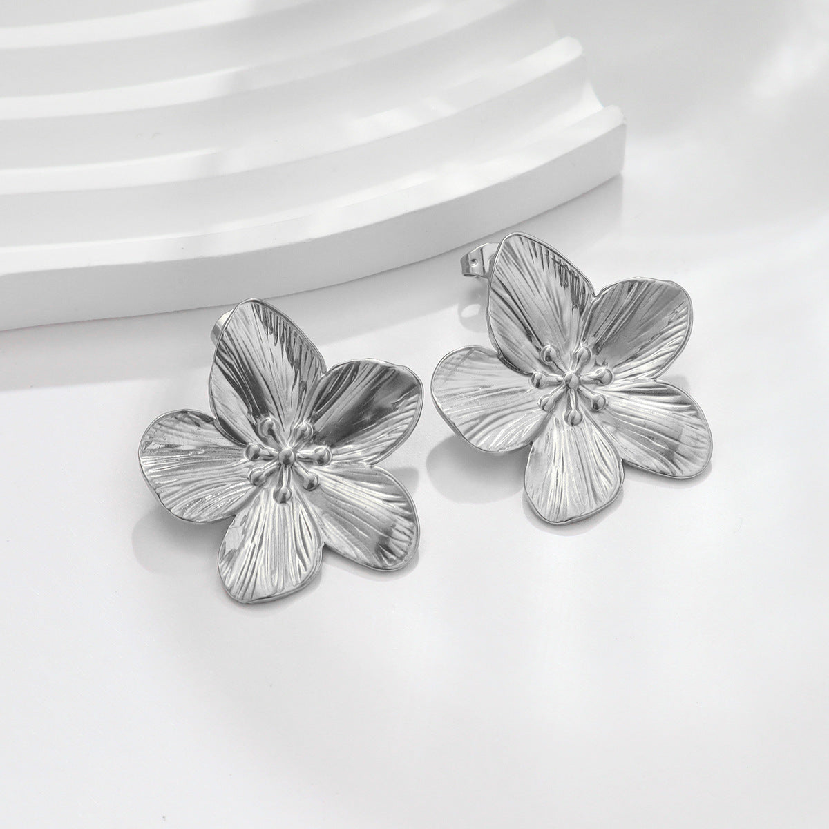 Courtlyn Hammered Irregular Earrings