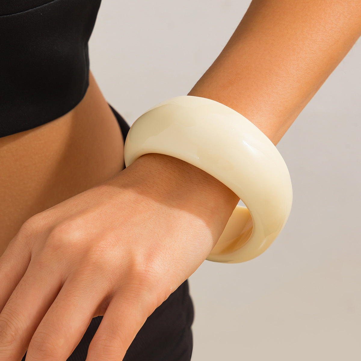 An Translucent Resin Bangle