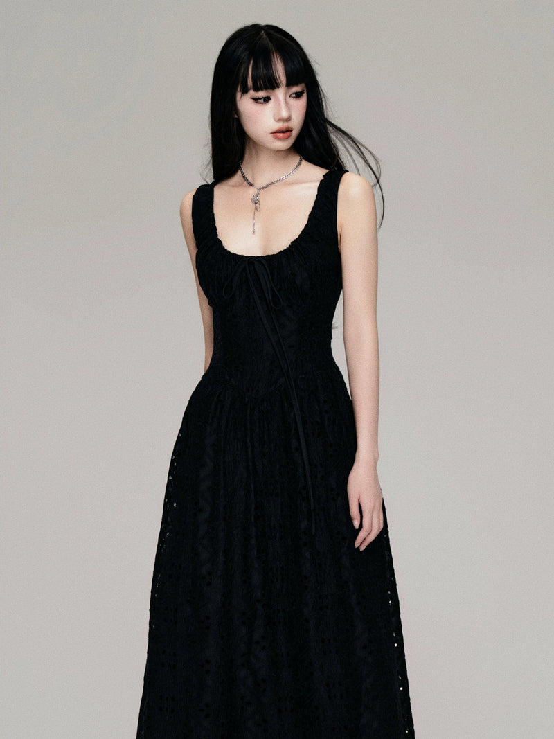 Enchanting Lace Maxi Dress: Romantic Full-length Gown