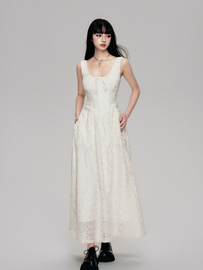 Enchanting Lace Maxi Dress: Romantic Full-length Gown
