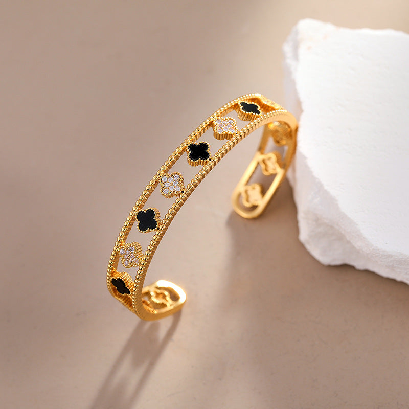Arianny Sparkling Clover Bracelet