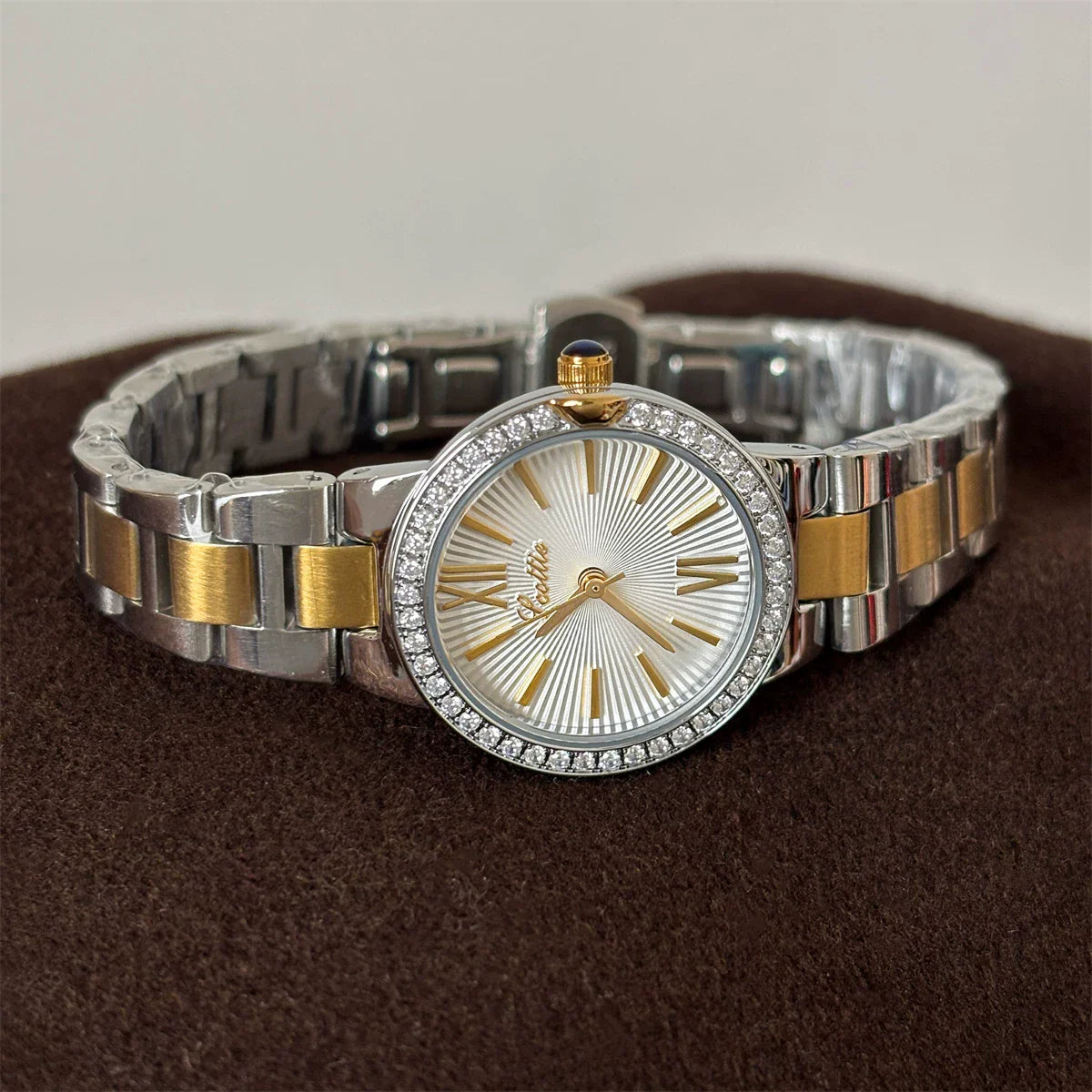 Minimalist Round Dial Bracelet Watch