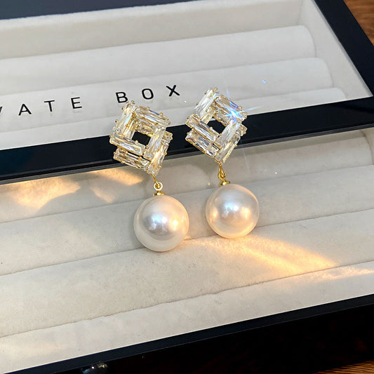 Ellee Geometric Pearl Zircon Earrings