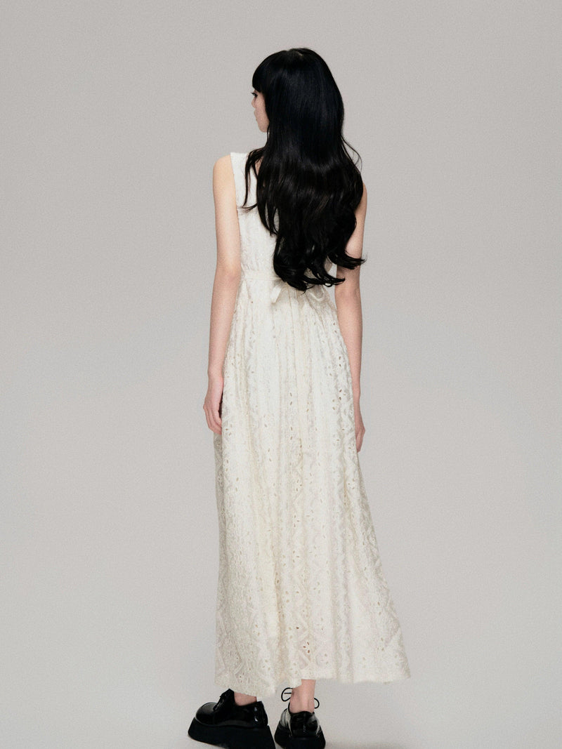 Enchanting Lace Maxi Dress: Romantic Full-length Gown