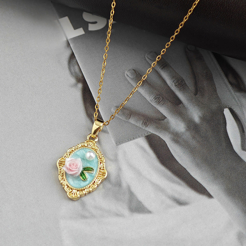 Vihana Retro Pearl Necklace