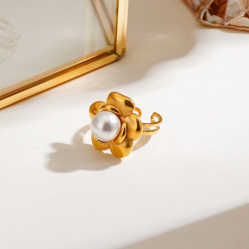 Daisy Pearl Adjustable Ring