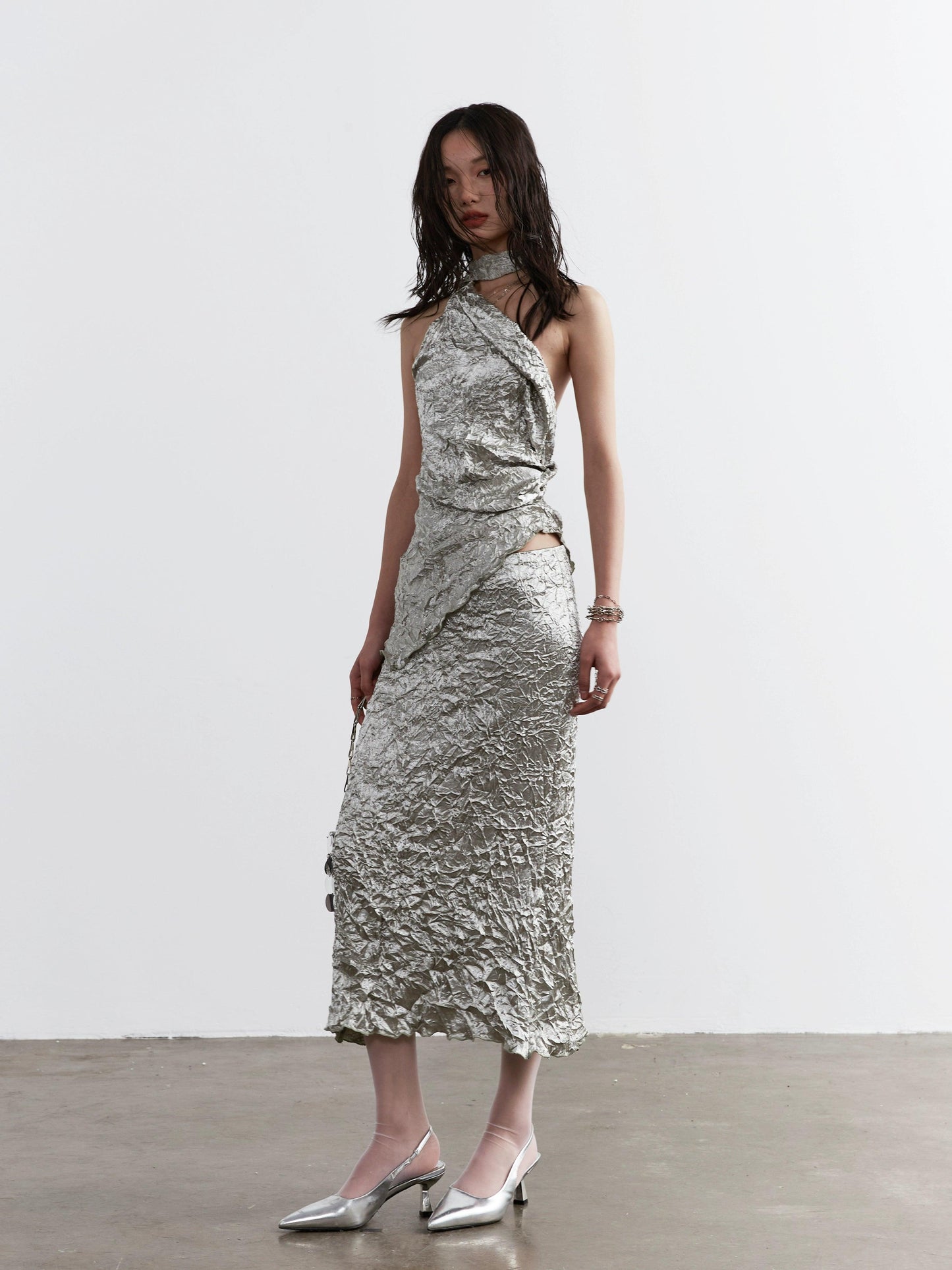 Jnylon Studio Metallic Crinkle One-shoulder Maxi Dress - Silver Textured Evening Gown With Asymmetric Strap
