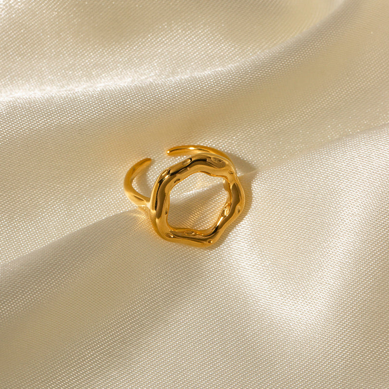 Raven Irregular Pearl Gold Ring