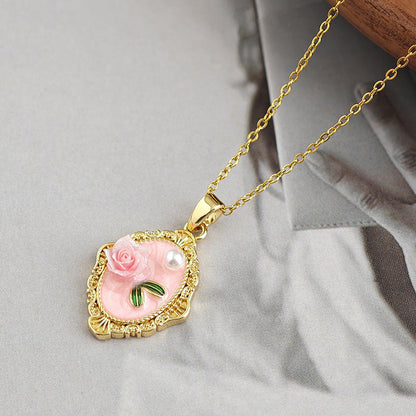 Vihana Retro Pearl Necklace