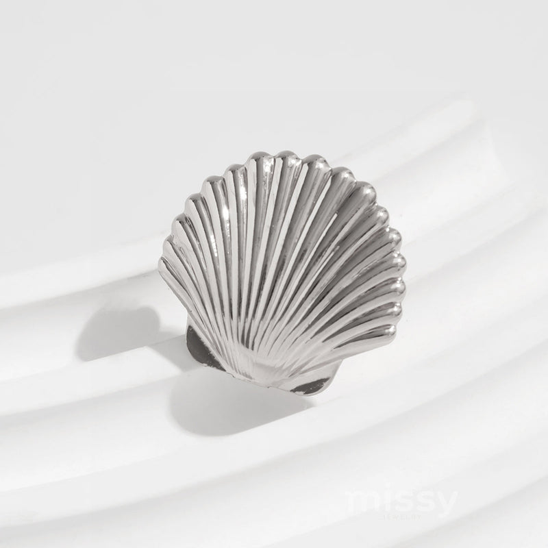 Jalia Seashell Ear Cuff