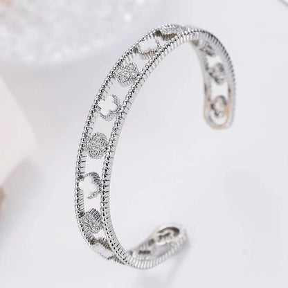 Arianny Sparkling Clover Bracelet