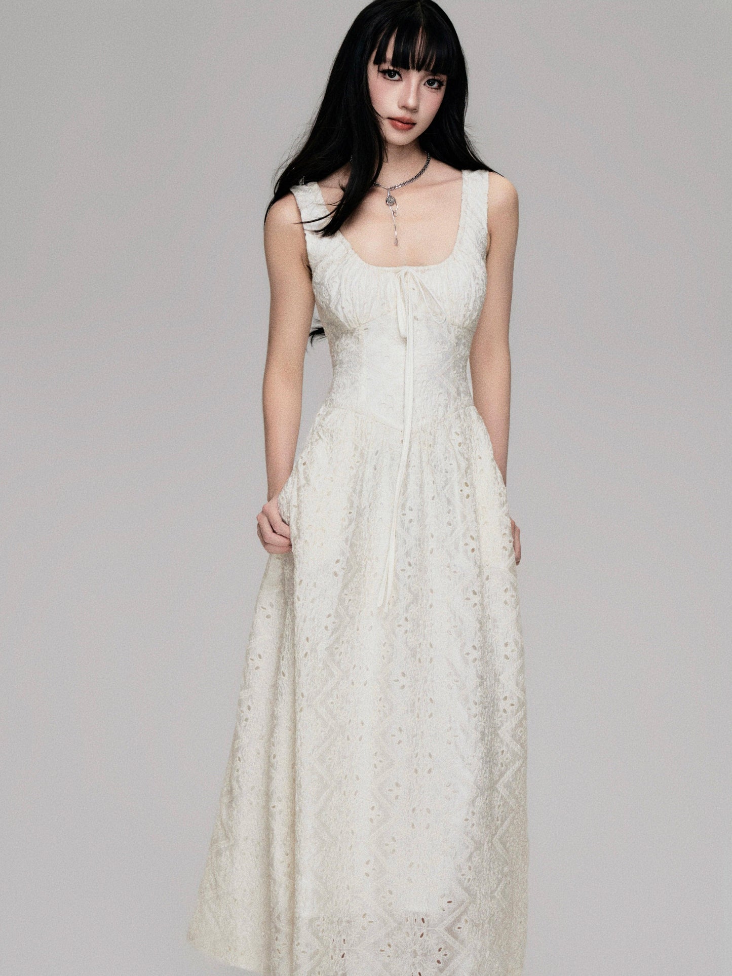 Enchanting Lace Maxi Dress: Romantic Full-length Gown